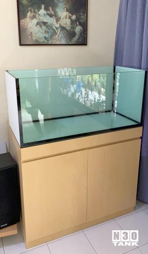 Braceless fish tank custom-made by N30 Tank. 3ft (L) x 500mm (W) x 750mm (H) 12mm all round with overflow to sump and cabinet set up.