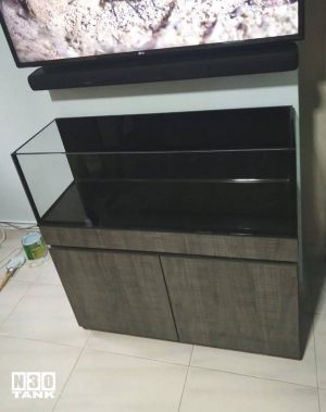 Low-profile Cabinet and Braceless Tank set custom-made by N30. Tank size: 900mm (L) x 300mm (W) x 300mm (H). Glass Thickness (10mm all). ANS Black Matt.