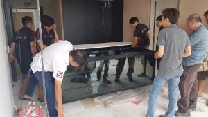 11 Preparing to lift the heavy N30 glass tank
