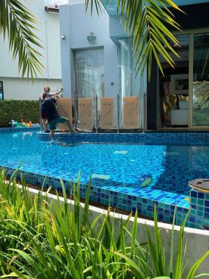 Install acrylic divider with stainless steel support for swimming pool.