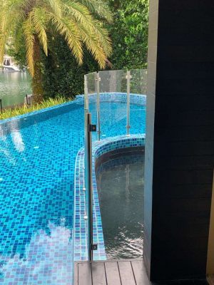 Acrylic divider separates the main swimming pool from its side pool.